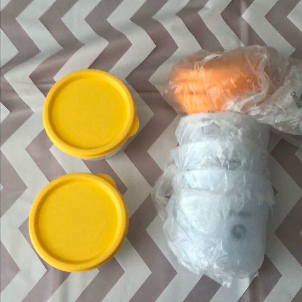 New Tupperware snack cups